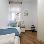 Comfort By Bookinghost Apartment
