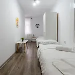 Comfort By Bookinghost Apartment