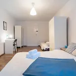 Comfort By Bookinghost Apartment