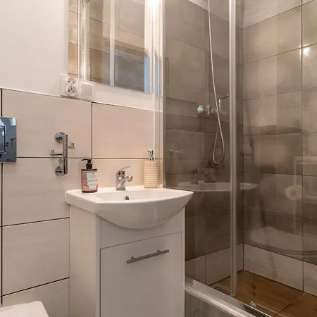 Comfort By Bookinghost Apartament