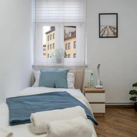 Comfort By Bookinghost Apartment *