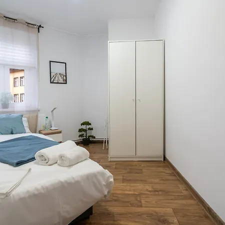 Comfort By Bookinghost Apartment