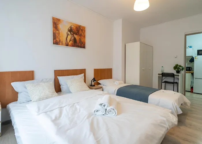 דירה Comfort By Bookinghost זברזה