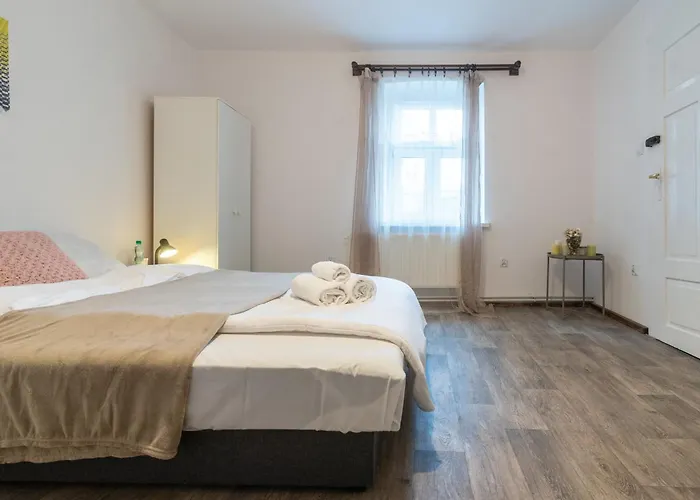 Comfort By Bookinghost דירה זברזה