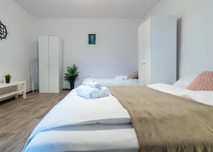 Comfort By Bookinghost דירה זברזה