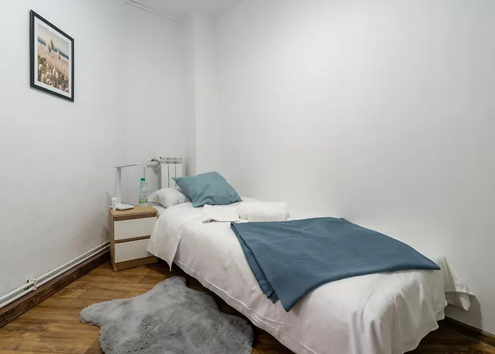 Comfort By Bookinghost דירה זברזה