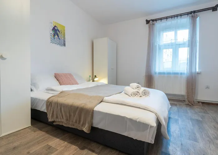 דירה Comfort By Bookinghost זברזה