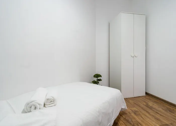 דירה Comfort By Bookinghost זברזה