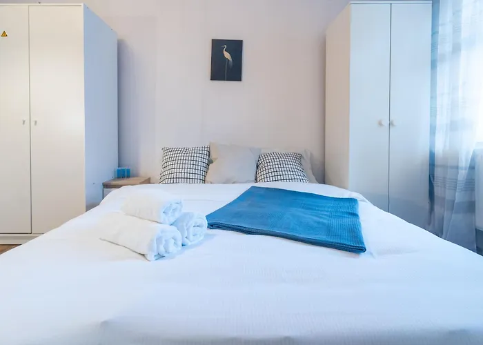 דירה Comfort By Bookinghost זברזה