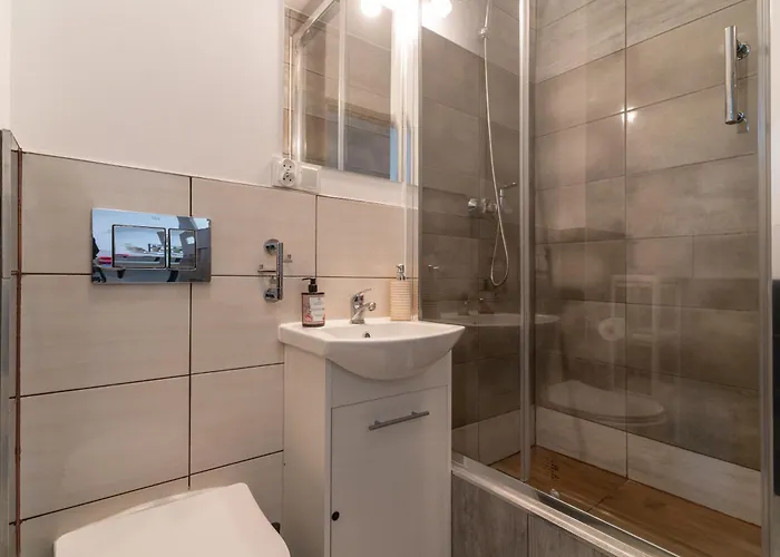 דירה Comfort By Bookinghost זברזה