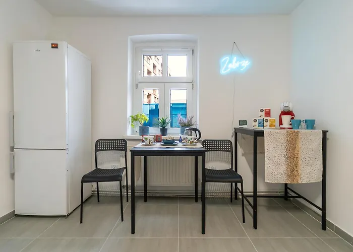 Comfort By Bookinghost דירה זברזה